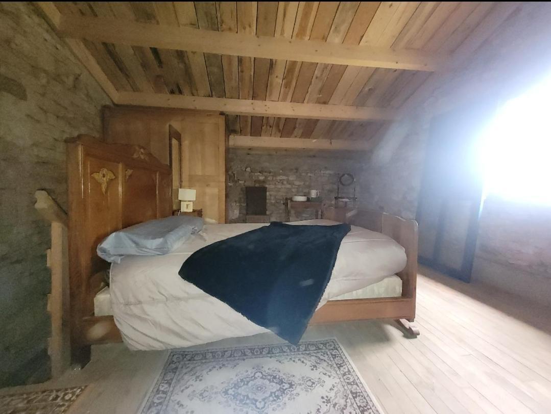 Nuit Insolite, Chambre Au Dessus D'Une Etable La Chapelle-Themer Ngoại thất bức ảnh
